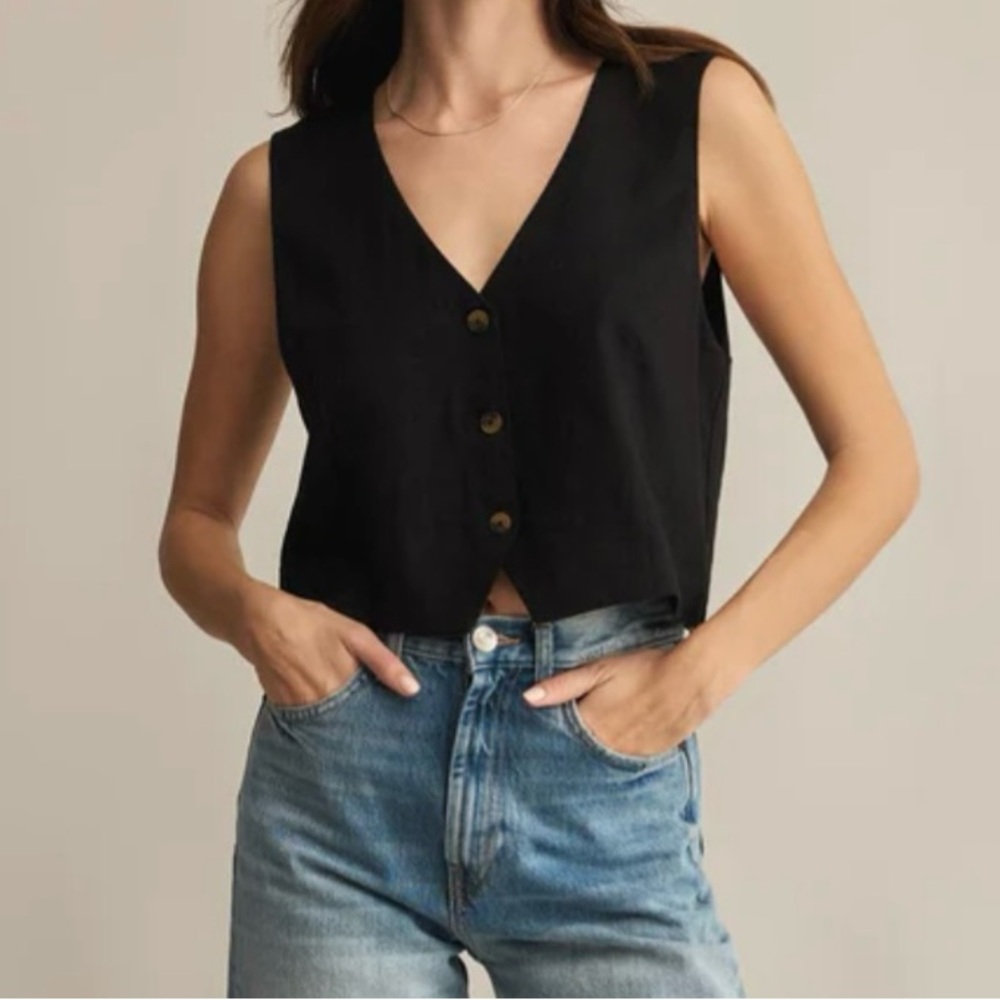 Black Sleeveless Button-Up Top
